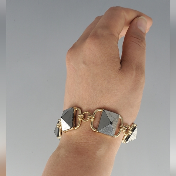 Gray Pyramid Goldtone Bracelet and AB Goldtone Chandelier Earrings Set - Picture 8 of 16